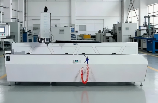 3+2osá CNC koncová fréza pro hliníkové sloupky speciálního tvaru | Stroje na výrobu oken a záclon