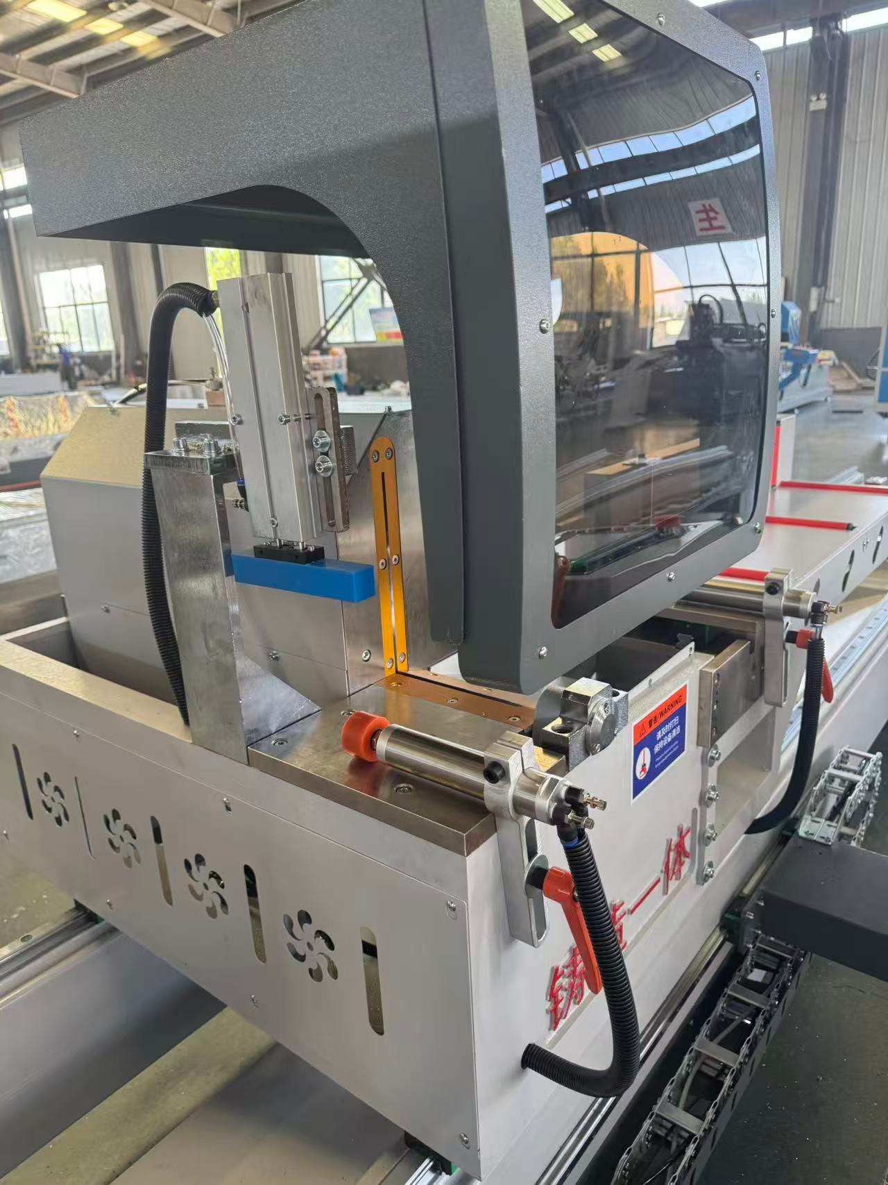 550 CNC přesná vnitřní kloubová pila (45°/90°)