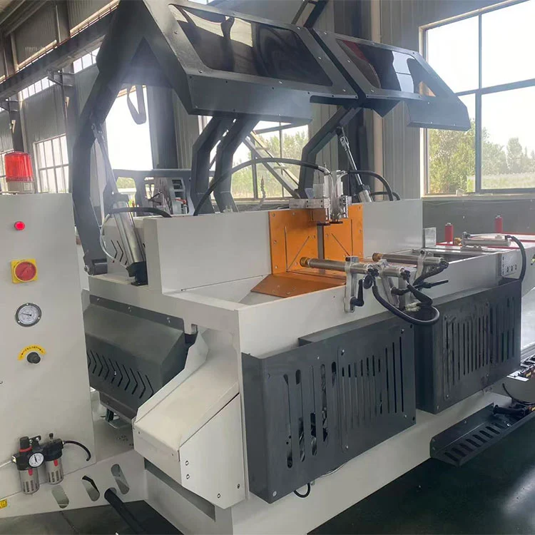 CNC automatická dvouhlavá pokosová pila na hliníkové okenní dveře