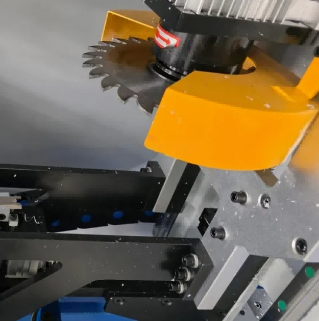 CNC​ stroj na čištění rohů PVC pro okna
