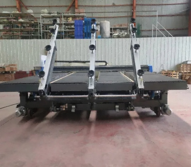 Vysoce přesný automatický CNC řezací stroj na sklo pro izolační sklo
